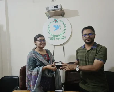 Handing over a token of memento